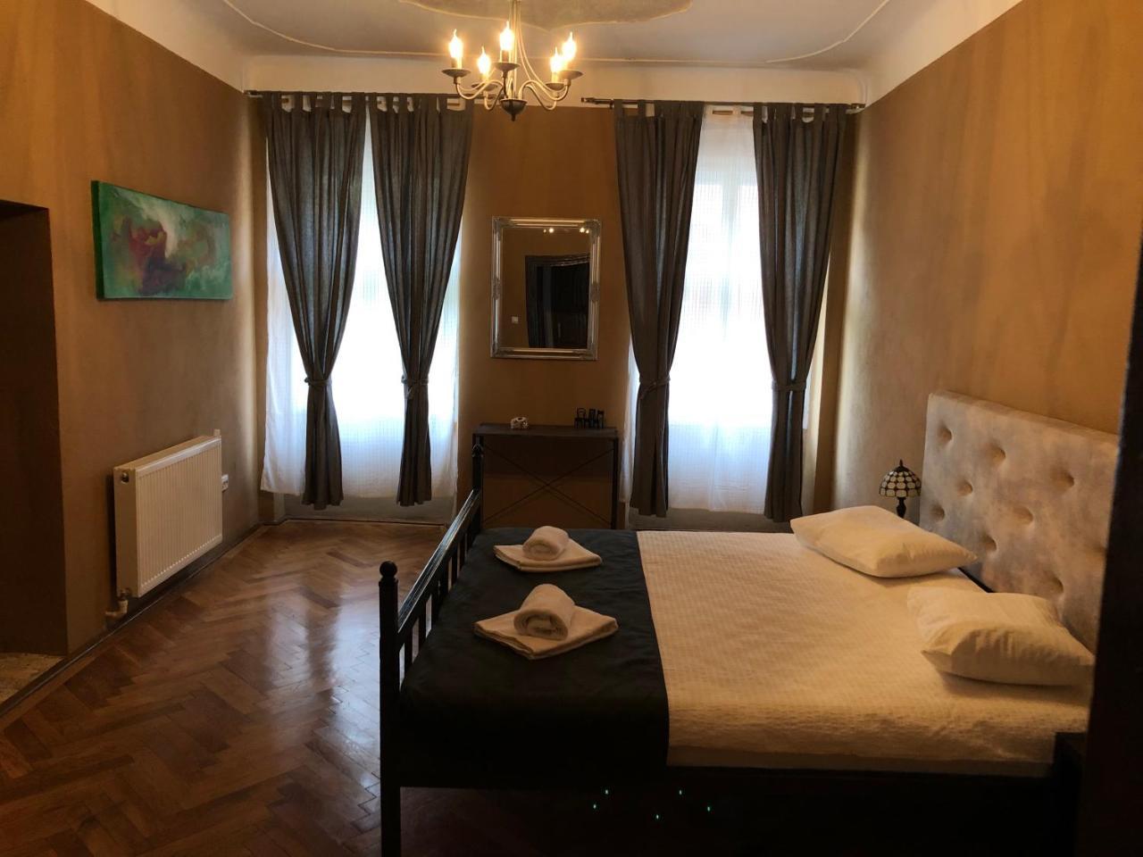 Poet Pastior Residence سيبيو المظهر الخارجي الصورة