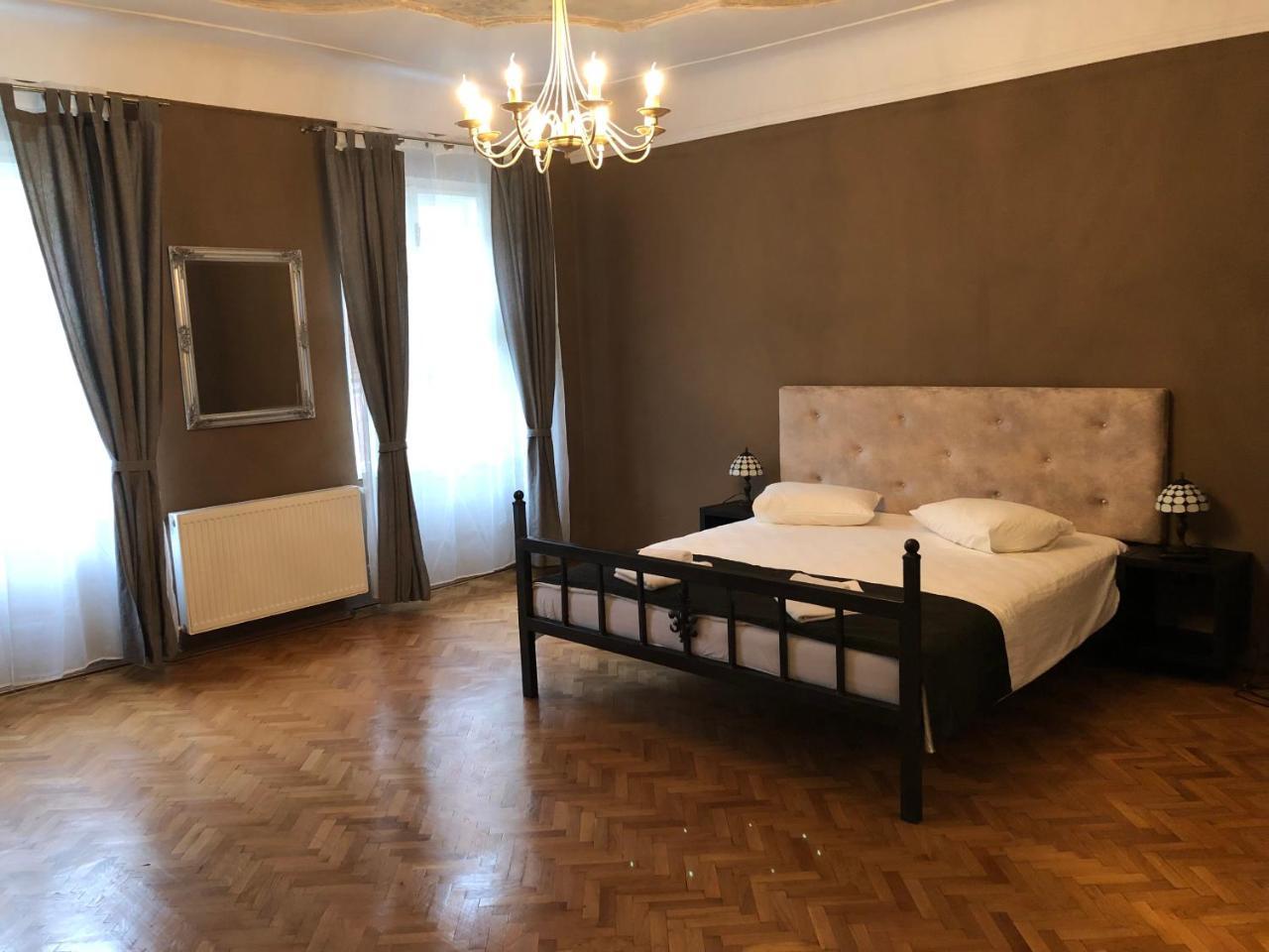 Poet Pastior Residence سيبيو المظهر الخارجي الصورة