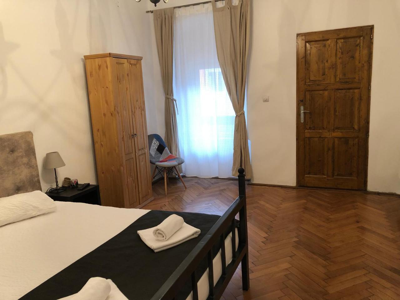 Poet Pastior Residence سيبيو المظهر الخارجي الصورة