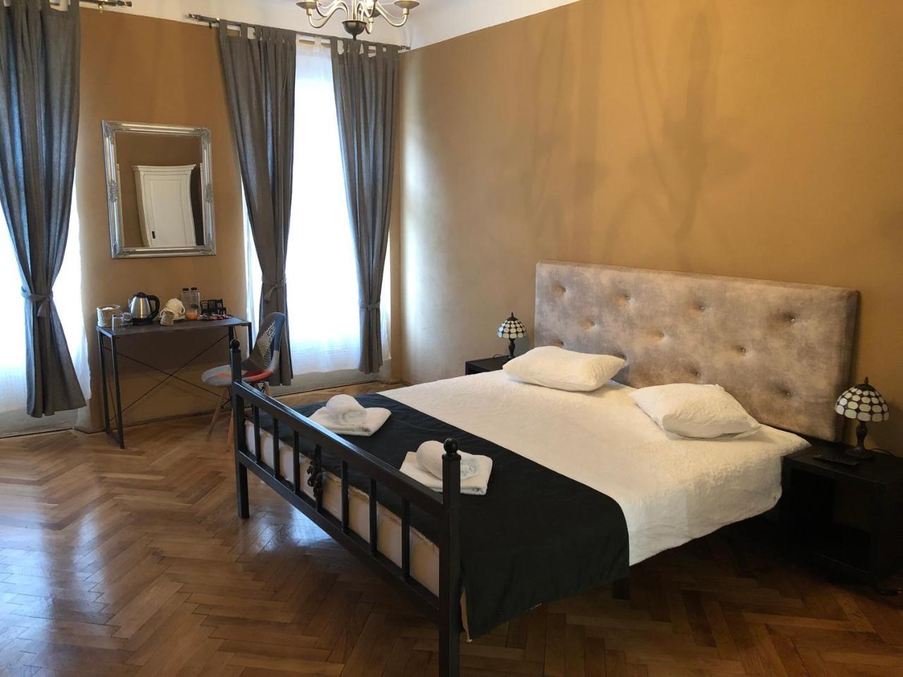 Poet Pastior Residence سيبيو المظهر الخارجي الصورة